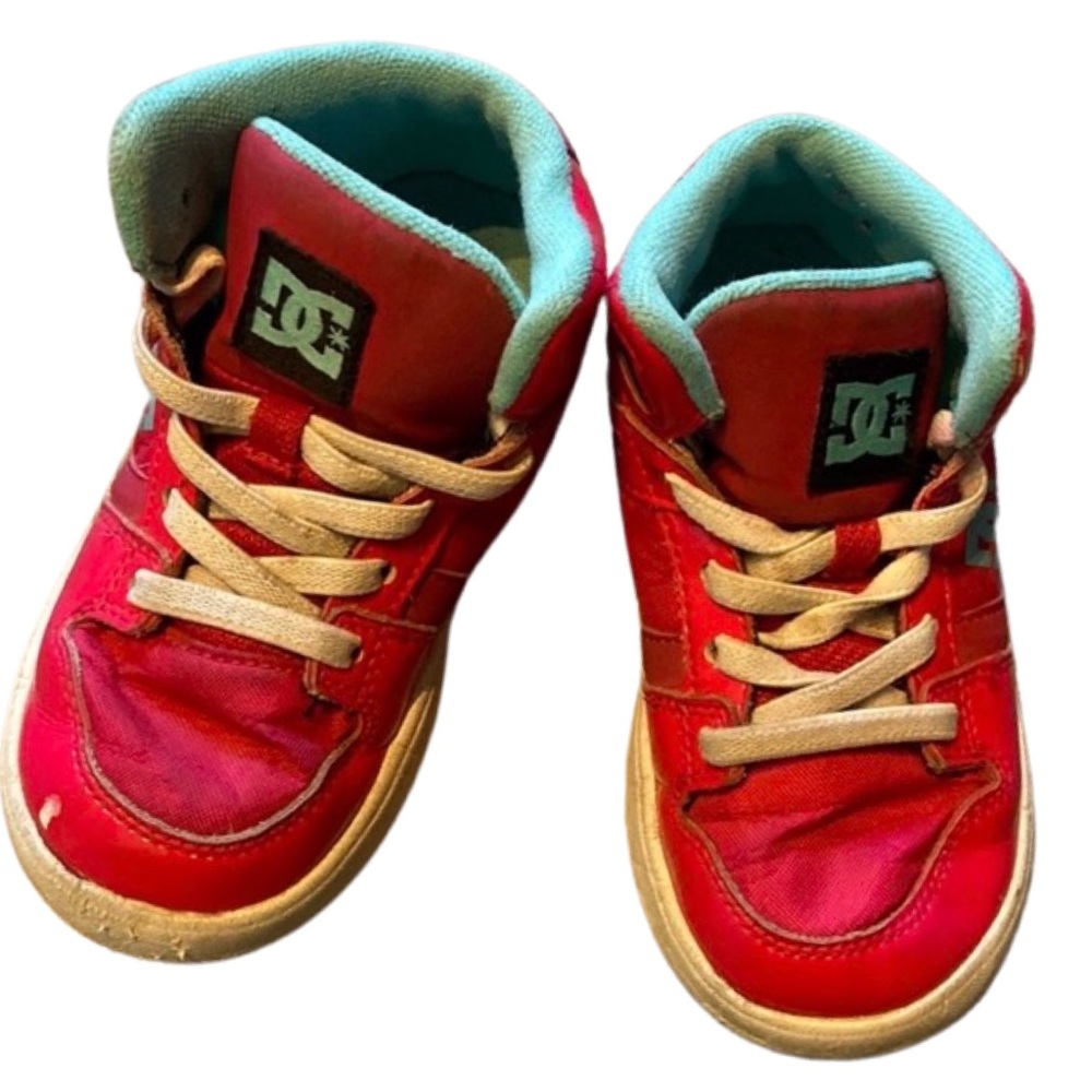 DC girls high top hot pink runners. Size: 9